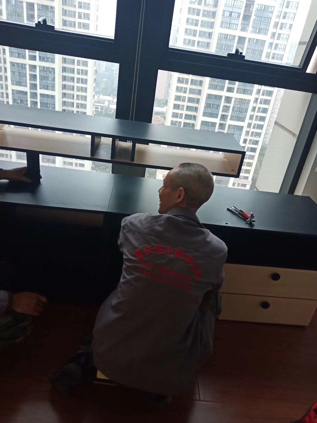 办公桌拆装